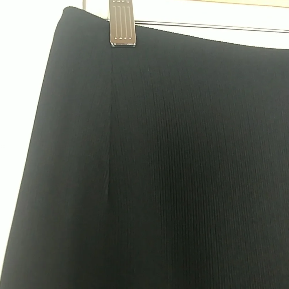 Garfield & Marks, fully lined ribbed black tailored pencil skirt fits size 2/4